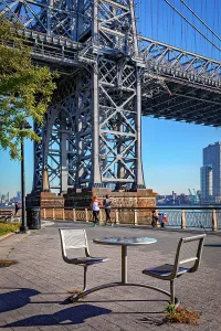 New York City, John V. Lindsay East River Park and Williamsburg Bridge
