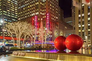 Images Dated 5th March 2019: New York City, Manhattan, Midtown, Radio City Music Hall, fountain with large red Christmas ball