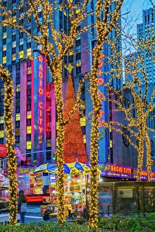 Images Dated 5th March 2019: New York City, Manhattan, Midtown, Radio City, Christmas lighting
