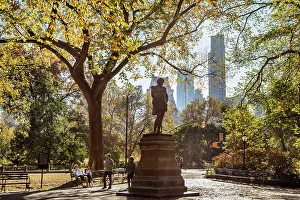 Foliage Prints: NY, New York City, Manhattan. statue of William Shakespeare at southern end of the Mall