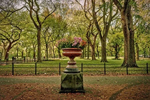 Images Dated 2nd December 2023: NY, NYC, Flower Urn at Central Park Mall