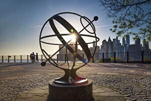 Images Dated 9th June 2020: NYC, Brooklyn, Brooklyn Heights, promenade, gyroscope sundial and view of downtown Manhattan