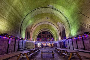 Images Dated 5th March 2019: NYC, Brooklyn, Dumbo, archway under Manhattan Bridge, illuminated at Christmas