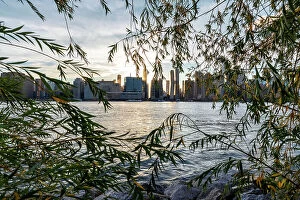 Images Dated 15th August 2021: NYC, Midtown Manhattan viewed from Long Island City, Queens