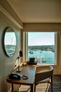 Rhode Island, Newport, hotel room with views of marina
