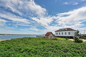: USA, Nantucket, Massachusetts, New England, cabin in Brant Point, ocean with boats