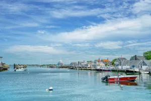 USA, Nantucket, Massachusetts, New England, shore houses, dock and boats moored
