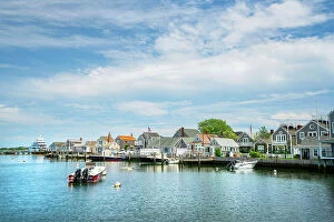 : USA, Nantucket, Massachusetts, New England, houses on the shore, boats next to dock
