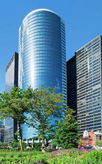 Images Dated 15th July 2022: USA, New York City, Manhattan, Servcorp building behind a garden with flowers
